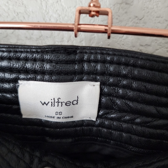 WILFRED x ARITZIA The Melina™ Super‎ High-Rise Pant in black vegan leather 00 - Picture 8 of 8